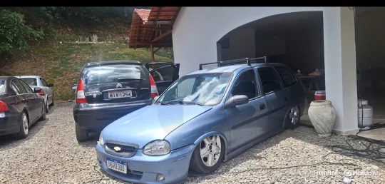 Station Wagon's Air Suspension Lifts Smoothly – AI Generated Video | Hailuo AI