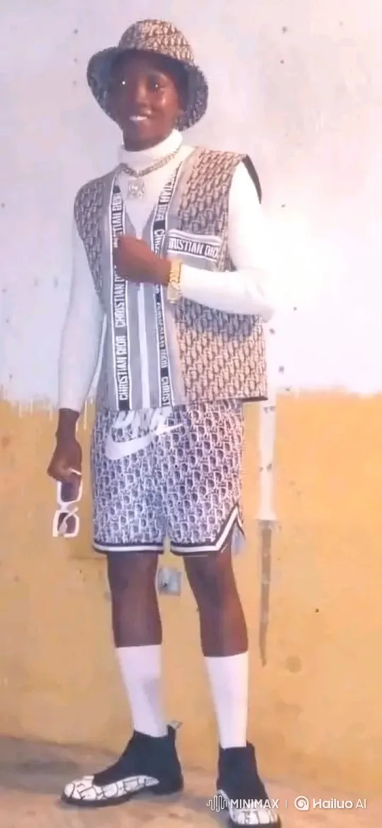 Fashion Contestant Struts Confidently on the Runway – AI Generated Video | Hailuo AI