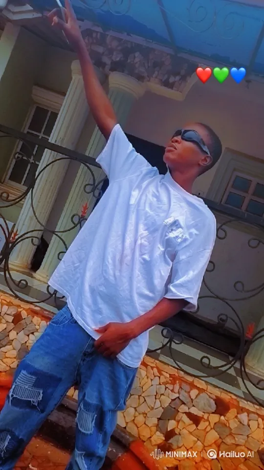 Young Man in Casual Attire Approaches Luxury SUV – AI Generated Video | Hailuo AI