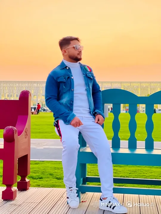 Young Couple's Serene Sunset Moment in Urban Park – AI Generated Video | Hailuo AI