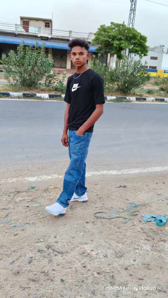 Young Man Meets Man Resembling Modi in Surprise Roadside Encounter – AI Generated Video | Hailuo AI