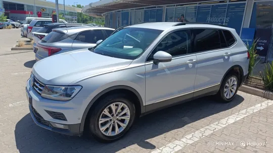 Volkswagen Tiguan Transformation: Customization and Color Change – AI Generated Video | Hailuo AI