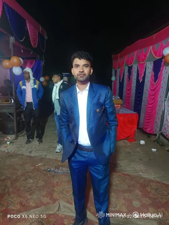 Man in Royal Blue Suit at Nighttime Outdoor Event – AI Generated Video | Hailuo AI