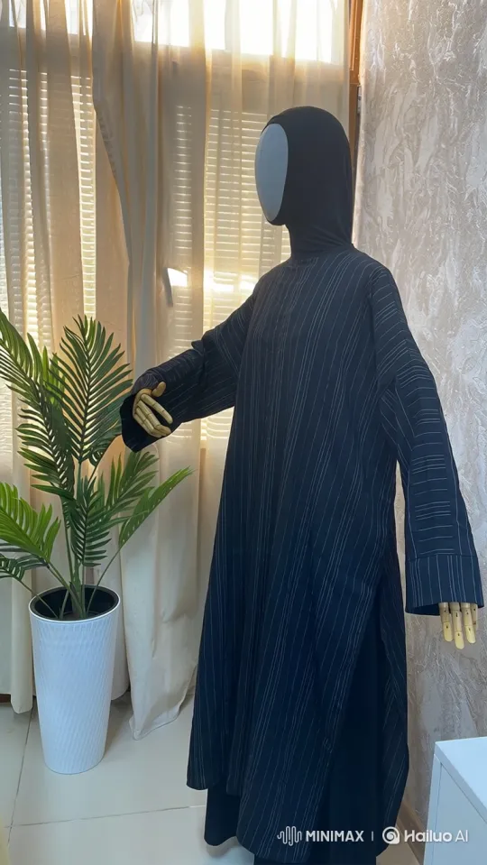 Mannequin Transforms into Animated Fashion Model – AI Generated Video | Hailuo AI