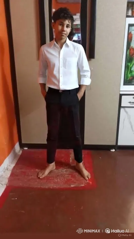 Young Man Poses, Futuristic Car Appears – AI Generated Video | Hailuo AI