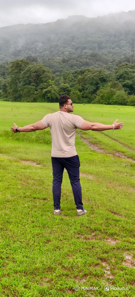 Muscular Man Flexing in Misty Mountain Field – AI Generated Video | Hailuo AI