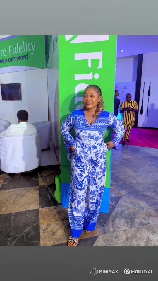 Woman in Floral Jumpsuit Enters Porsche, Drives Away – AI Generated Video | Hailuo AI