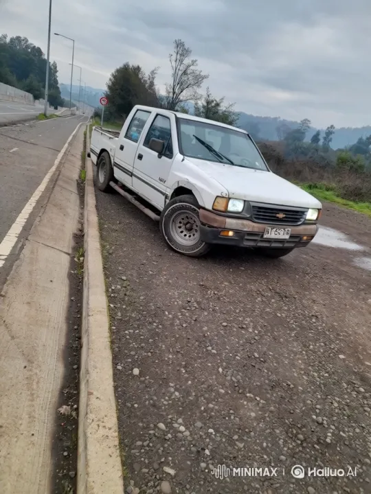 Chevrolet Pickup Simulates Adjustable Suspension Lowering – AI Generated Video | Hailuo AI