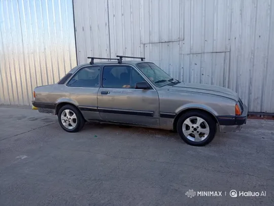 Vintage Car Reflecting Gentle Light on a Quiet Day – AI Generated Video | Hailuo AI