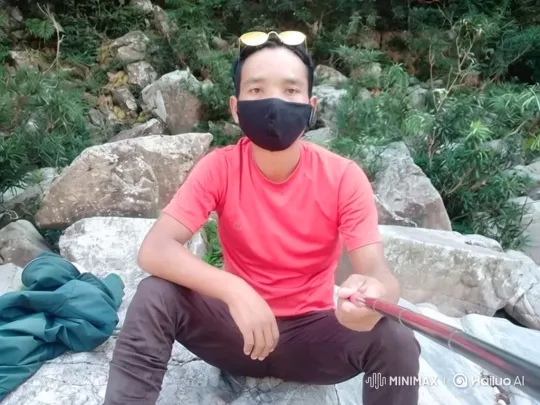 Young Man Poses for Selfie in Natural Setting – AI Generated Video | Hailuo AI