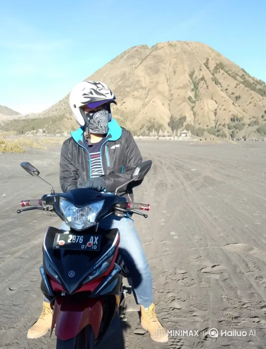 Zoom Out: From Scooter in Caldera to Earth in Space – AI Generated Video | Hailuo AI