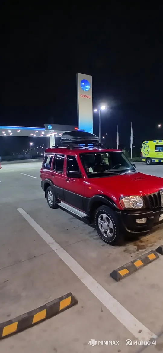 Night-time Departure of SUV from COPEC Gas Station – AI Generated Video | Hailuo AI
