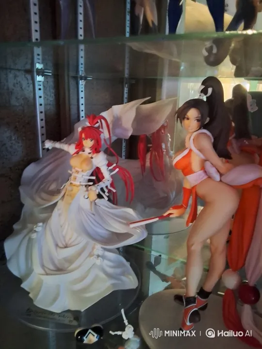 Transformation of a Figurine into a Glass Statue – AI Generated Video | Hailuo AI