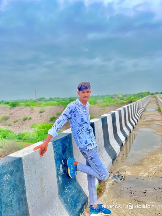 Indian Prime Minister Narendra Modi greets a young man with a handshake – AI Generated Video | Hailuo AI