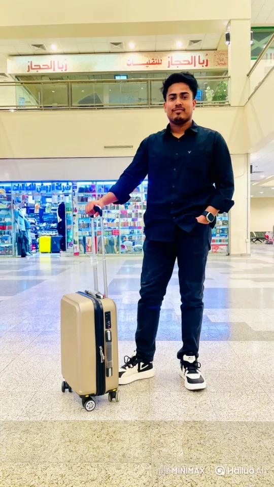 Strangers Meet in Airport, Share Moment in Park – AI Generated Video | Hailuo AI