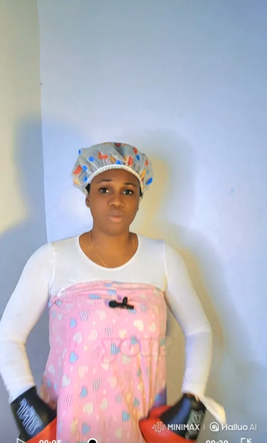 Woman Pursues Danfo Bus for Business in Lagos – AI Generated Video | Hailuo AI
