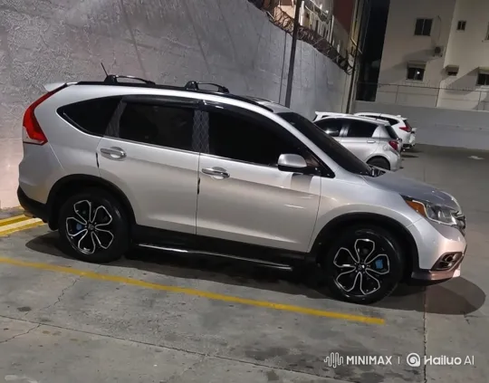 Nighttime Pan of a Custom Silver SUV – AI Generated Video | Hailuo AI