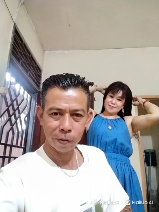 Couple's Physical Altercation in Indoor Setting – AI Generated Video | Hailuo AI