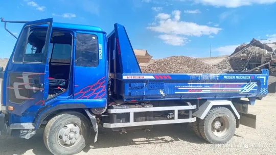 Blue Dump Truck Simulates Air Suspension Lowering – AI Generated Video | Hailuo AI