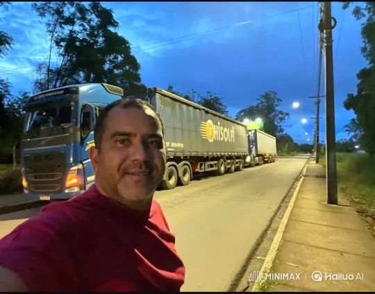 Middle-Aged Men Share Intimate Kiss on Twilight Street – AI Generated Video | Hailuo AI