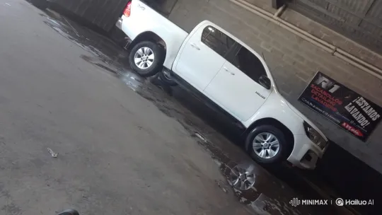 Pickup Truck Lowering in Car Wash Simulation – AI Generated Video | Hailuo AI