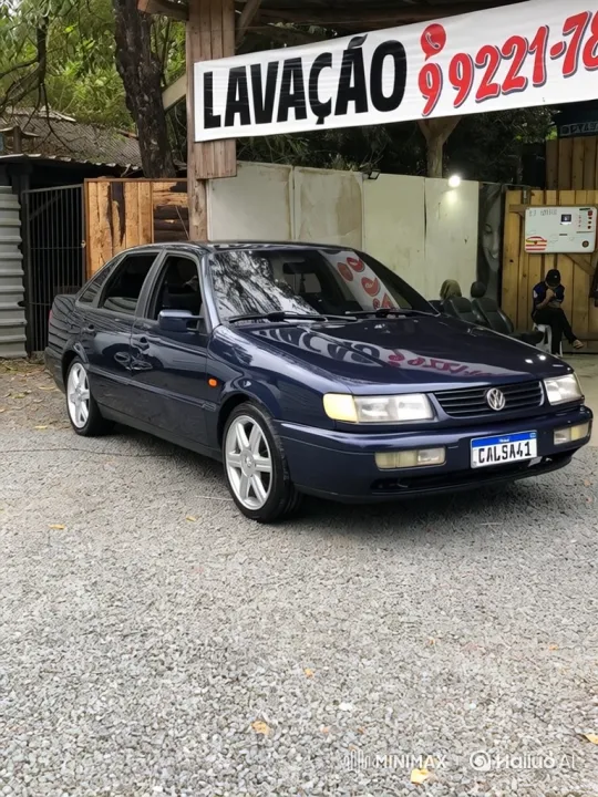 Slow Descent of a Sedan at a Car Wash – AI Generated Video | Hailuo AI