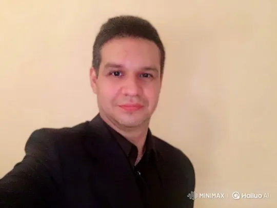 Man with Enthusiastic Smile and Gestures Speaks to Camera – AI Generated Video | Hailuo AI