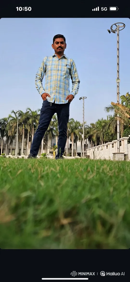 Politician Meets with Man on Lawn, Discusses – AI Generated Video | Hailuo AI