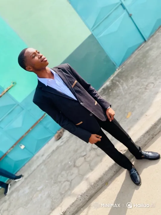 Young Man in Suit Enters Rolls-Royce in Day-to-Night Transition – AI Generated Video | Hailuo AI