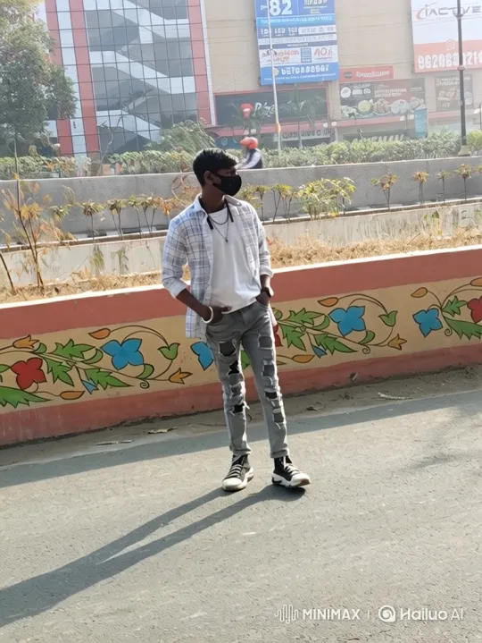 Young Man in Urban Setting with Slow Camera Push-In – AI Generated Video | Hailuo AI