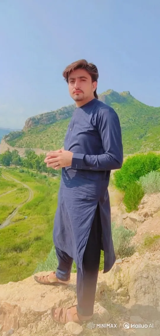 Couple Shares Intimate Moment on Hilltop at Golden Hour – AI Generated Video | Hailuo AI
