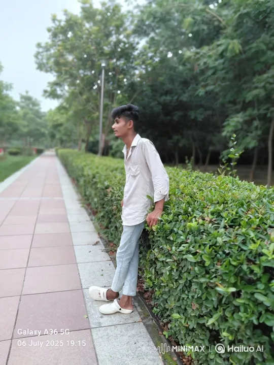 Young Man Meets Narendra Modi Lookalike in Park – AI Generated Video | Hailuo AI