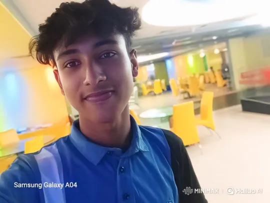 Young Couple's Intimate Moment in Urban Park – AI Generated Video | Hailuo AI