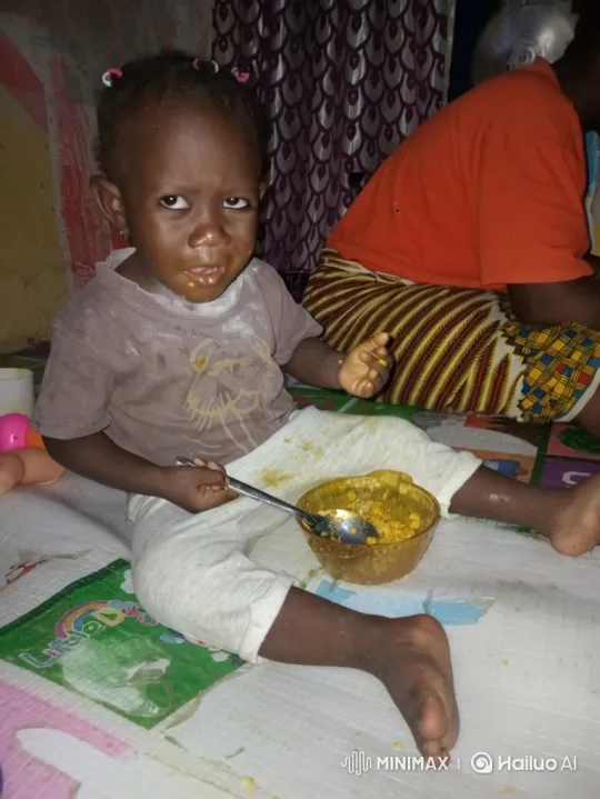 Toddlers Mealtime: Focused and Messy Moments – AI Generated Video | Hailuo AI