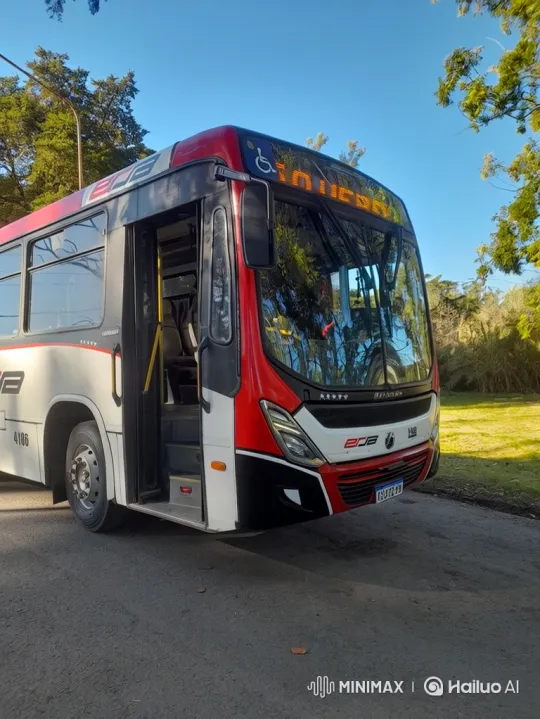 Departure of a Modern Bus on a Sunny Day – AI Generated Video | Hailuo AI