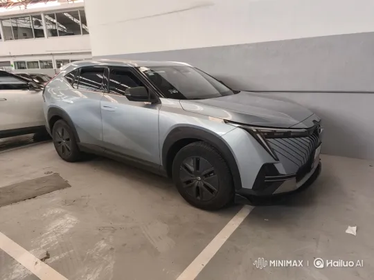 Sleek SUV Demonstrates Smooth Air Suspension Lowering – AI Generated Video | Hailuo AI