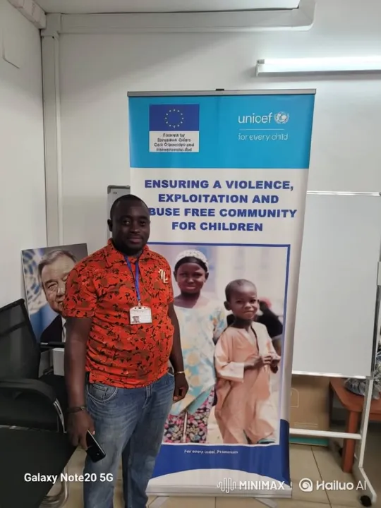 Man and Children in UNICEF Banner Interact Digitally – AI Generated Video | Hailuo AI