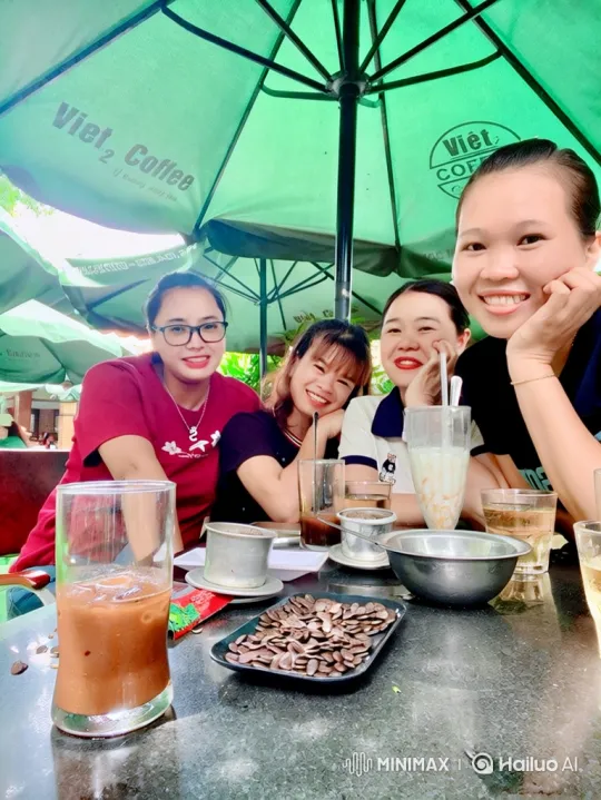 Four Friends Share Laughter at Outdoor Cafe – AI Generated Video | Hailuo AI