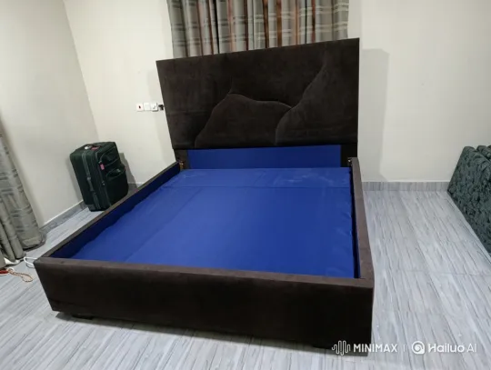 Interior Design Tour: Elegant Bedroom with Contrasting Colors – AI Generated Video | Hailuo AI