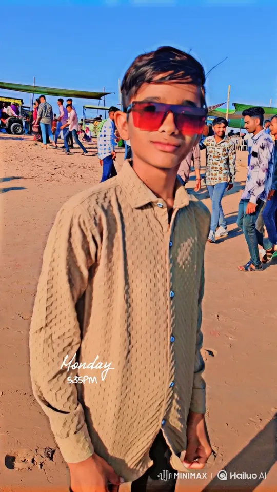 Young Man Surprised by PM Impersonator on Beach – AI Generated Video | Hailuo AI