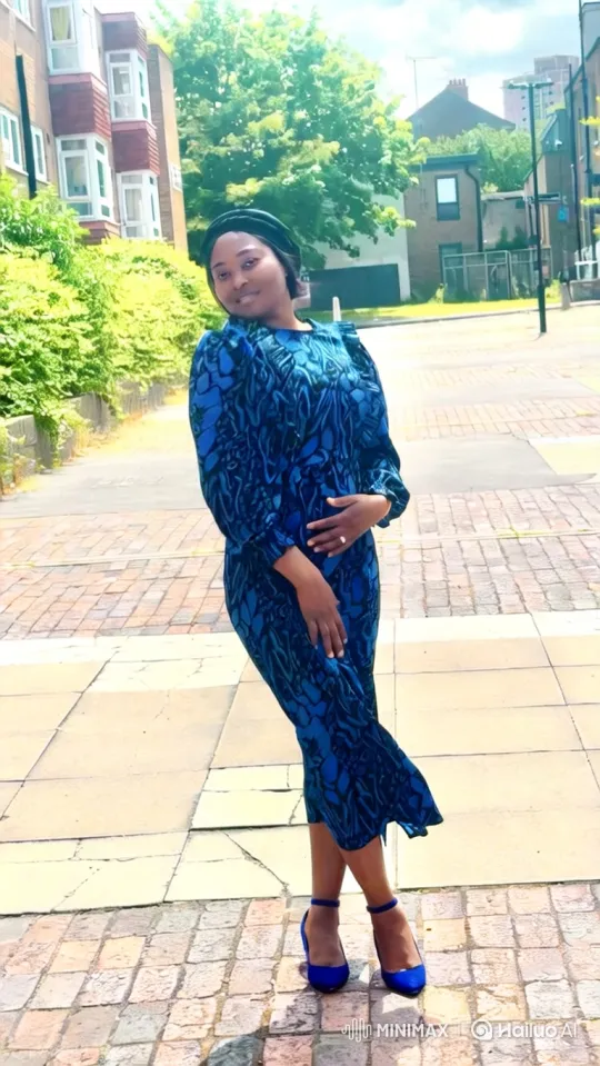 Woman in Blue Dress Approaches Pulpit to Speak – AI Generated Video | Hailuo AI