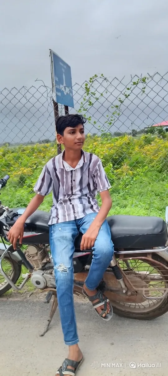 Young Man Meets Narendra Modi by Rolls Royce on Roadside – AI Generated Video | Hailuo AI