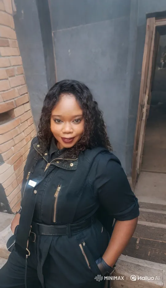 Stylish Woman's Glamorous Journey in Dubai and Beyond – AI Generated Video | Hailuo AI