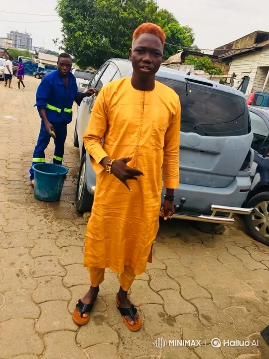 Young Man in Yellow Poses on Urban Street – AI Generated Video | Hailuo AI