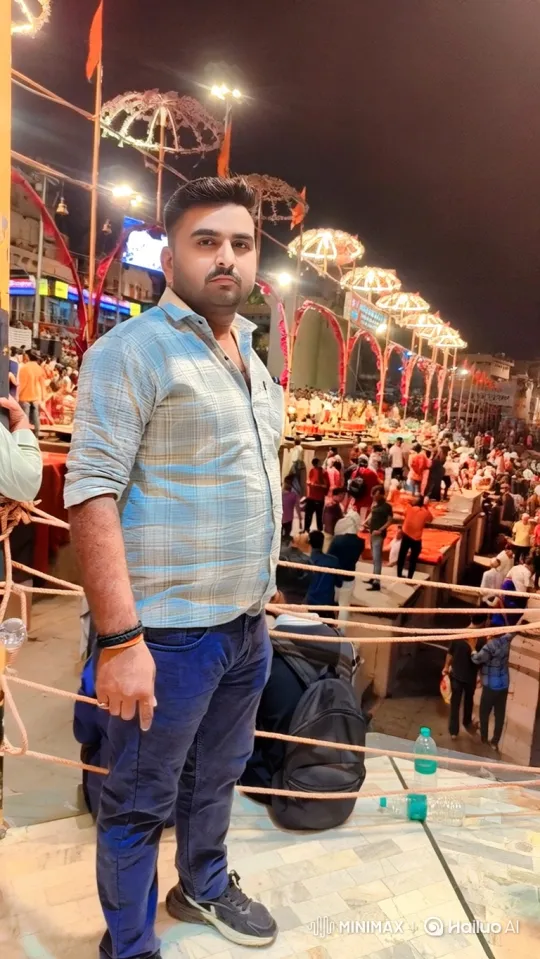 Indian Prime Minister's Friendly Encounter in Public Plaza – AI Generated Video | Hailuo AI