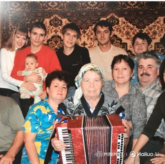 Multi-generational Family Celebrates with Accordion Music – AI Generated Video | Hailuo AI