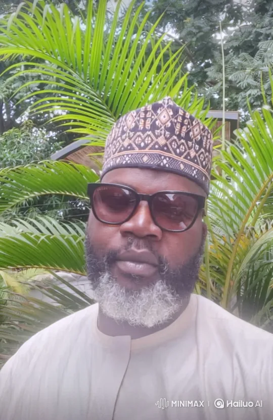 Man's Smile Grows in Palm-Frond Backdrop – AI Generated Video | Hailuo AI