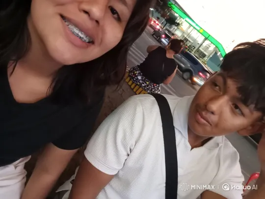 Family's Genuine Happiness Captured on Home Video – AI Generated Video | Hailuo AI