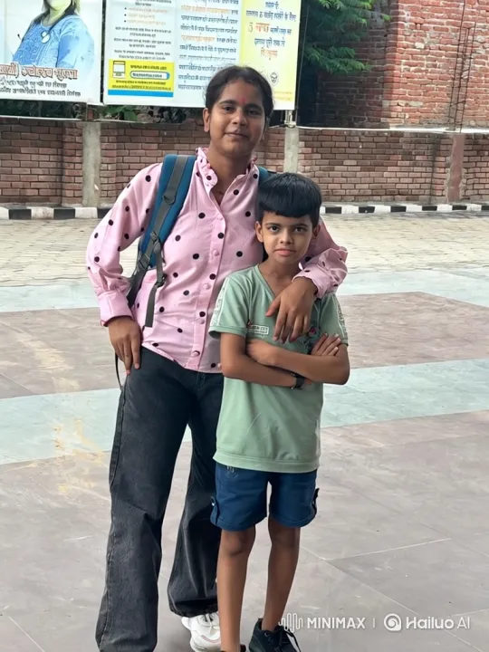 Unexpected Encounter with Man Resembling Modi at Plaza – AI Generated Video | Hailuo AI