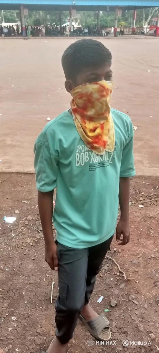 Public Figure Encourages Young Boy at Transit Station – AI Generated Video | Hailuo AI